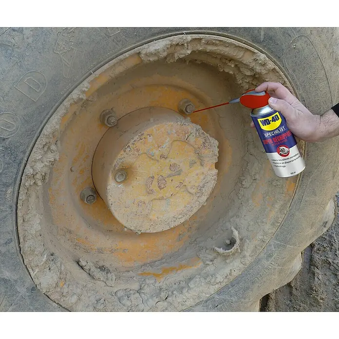 WD-40 Specialist Penetrante antióxido de acción rápida - 400 ml - Producto en uso