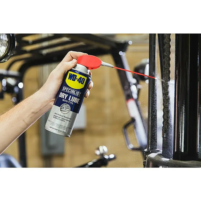 WD-40 Specialist Lubricante seco PTFE - 400 ml - Producto en uso