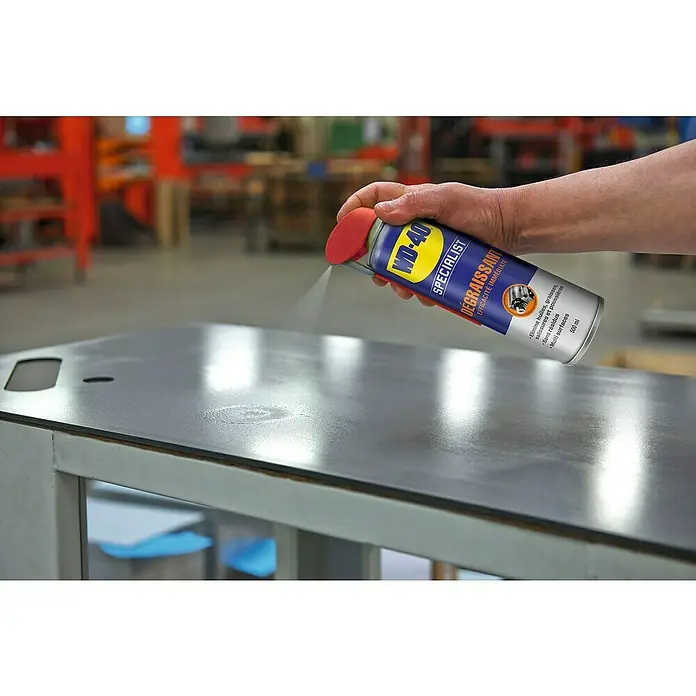 WD-40 Specialist Limpiador desengrasante - 500 ml - Producto en uso