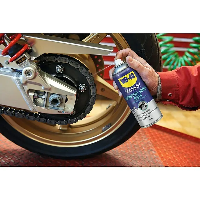 WD-40 Specialist Motorbike Aceite para cadena - 400 ml - Producto en uso