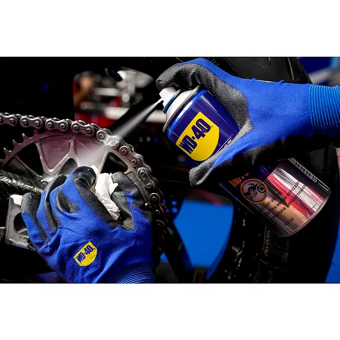 WD-40 Specialist Motorbike Grasa para cadena - 400 ml - Producto en uso
