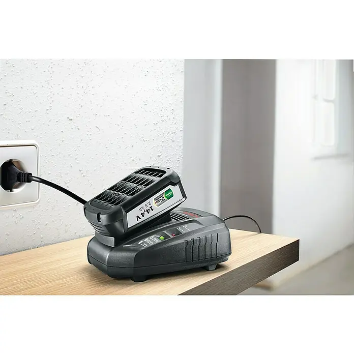 Bosch 18 V Power for All Ladegerät - Passend für: Bosch Heimwerker- & Gartengeräte-Akkus 14,4/18 V, Bosch Li-Ionen-Akkus 2,5 Ah - Stimmungsaufnahme