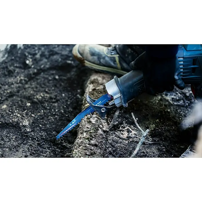 Bosch Expert Säbelsägeblatt Tough Wood S 1242 KHM - 1 Stk., Länge: 225 mm - Anwendungsbeispiel