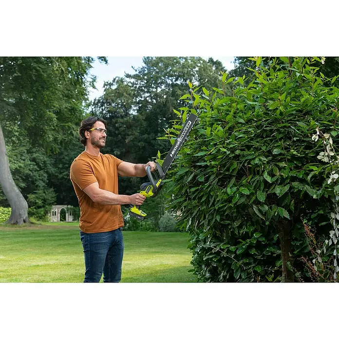 Ryobi ONE+ Accu Heggenschaar RY18HT45A-0 - 18 V, Li-ion, Excl. accu - Toepassingsvoorbeeld