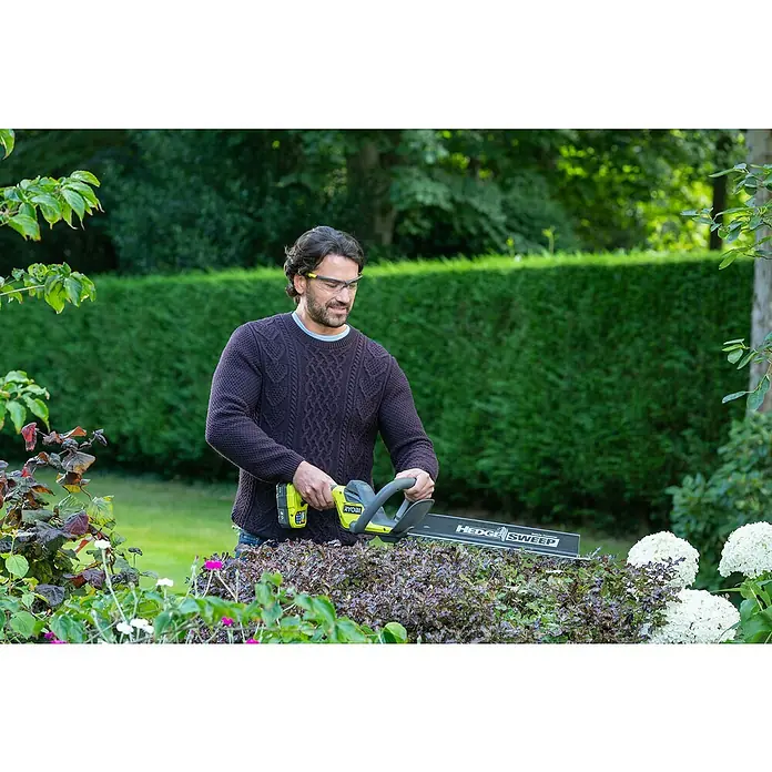 Ryobi ONE+ Accu Heggenschaar RY18HT45A-0 - 18 V, Li-ion, Excl. accu - Toepassingsvoorbeeld