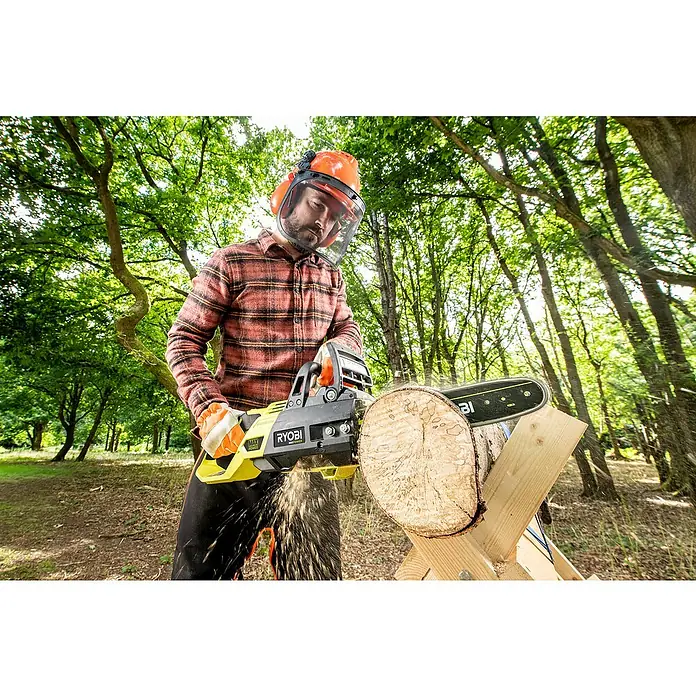 Ryobi Max Power Accukettingzaag RY36CSX30B-0 - 36 V, Li-ion, Excl. accu, Lengte zaagblad: 30 cm - Toepassingsvoorbeeld
