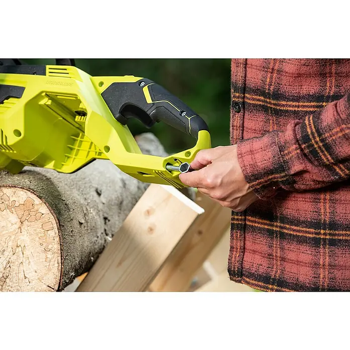 Ryobi Max Power Accukettingzaag RY36CSX30B-0 - 36 V, Li-ion, Excl. accu, Lengte zaagblad: 30 cm - Toepassingsvoorbeeld