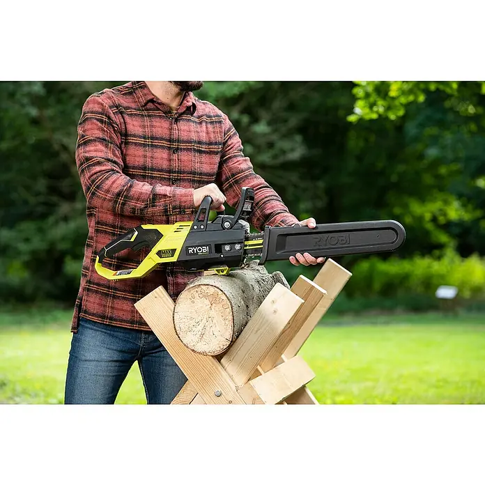 Ryobi Max Power Accukettingzaag RY36CSX30B-0 - 36 V, Li-ion, Excl. accu, Lengte zaagblad: 30 cm - Toepassingsvoorbeeld