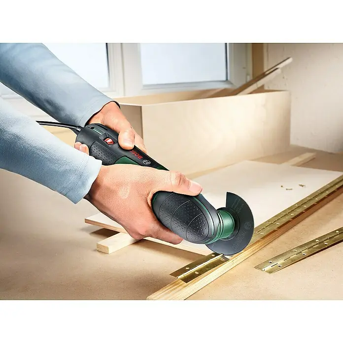 Bosch Multifunktionswerkzeug PMF 220 CE - 220 W, Oszillationswinkel: 2,8°, Werkzeugaufnahme: STARLOCK-System - Anwendungsbeispiel