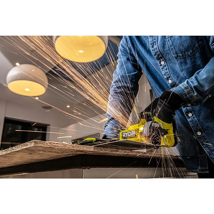 Ryobi ONE+HP Akku-Trennschleifer RCT18C-0 - 18 V, Ohne Akku, Max. Leerlaufdrehzahl: 20.000 U/min - Anwendungsbeispiel