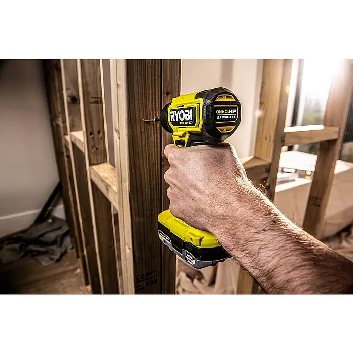 Ryobi ONE+HP Akku-Schlagbohrschrauber RID18C-0 - 18 V, Ohne Akku, Leerlaufdrehzahl: 2.900 U/min - Anwendungsbeispiel