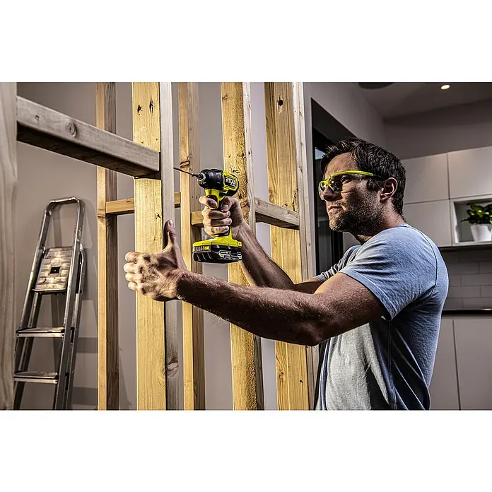 Ryobi ONE+HP Akku-Schlagbohrschrauber RID18C-0 - 18 V, Ohne Akku, Leerlaufdrehzahl: 2.900 U/min - Anwendungsbeispiel