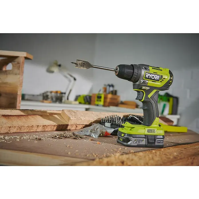 Ryobi ONE+ Taladro atornillador percutor de batería R18PD5-0 - 18 V, Sin batería, Número de revoluciones de marcha en vacío: 0 r.p.m. - 1.400 r.p.m. - Foto ambiente