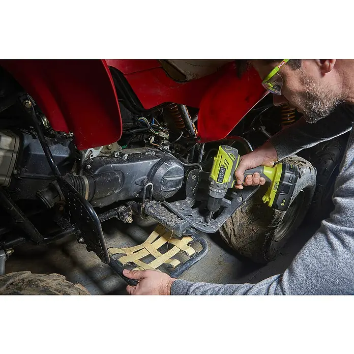 Ryobi ONE+ Taladro atornillador percutor de batería R18PD5-0 - 18 V, Sin batería, Número de revoluciones de marcha en vacío: 0 r.p.m. - 1.400 r.p.m. - Producto en uso