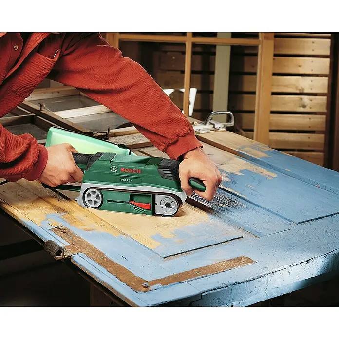 Bosch Bandschleifer PBS 75 A - 710 W, Bandgeschwindigkeit: 300 m/min, Schleiffläche: 76 x 165 mm - Anwendungsbeispiel
