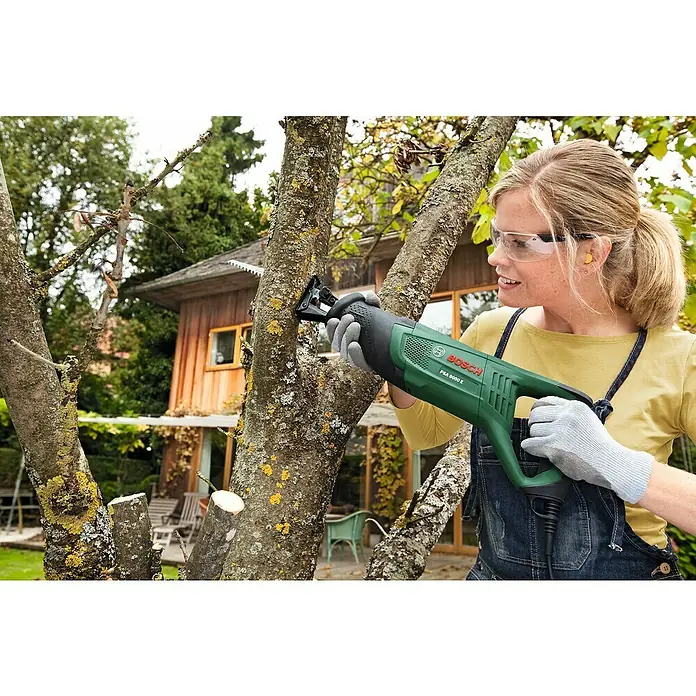 Bosch Säbelsäge PSA 900 E - 900 W, Hublänge: 28 mm, 2 Sägeblätter - Anwendungsbeispiel