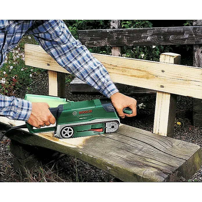 Bosch Bandschleifer PBS 75 A - 710 W, Bandgeschwindigkeit: 300 m/min, Schleiffläche: 76 x 165 mm - Anwendungsbeispiel