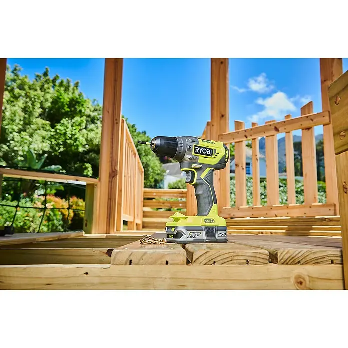 Ryobi ONE+ Taladro atornillador percutor de batería R18PD5-0 - 18 V, Sin batería, Número de revoluciones de marcha en vacío: 0 r.p.m. - 1.400 r.p.m. - Foto ambiente