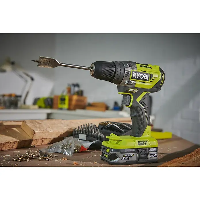 Ryobi ONE+ Taladro atornillador percutor de batería R18PD5-0 - 18 V, Sin batería, Número de revoluciones de marcha en vacío: 0 r.p.m. - 1.400 r.p.m. - Foto ambiente