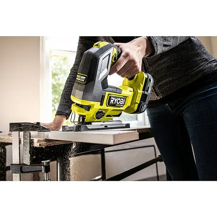 Ryobi ONE+HP Akku-Stichsäge RJS18X-0 Performance - 18 V, Ohne Akku, Leerlaufhubzahl: 800 - 3.400 Hübe/min - Anwendungsbeispiel