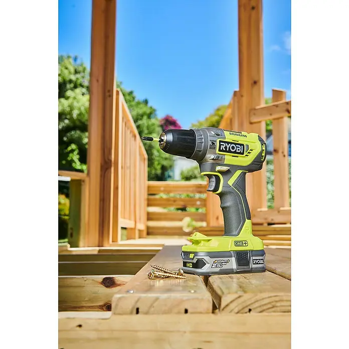 Ryobi ONE+ Taladro atornillador percutor de batería R18PD5-0 - 18 V, Sin batería, Número de revoluciones de marcha en vacío: 0 r.p.m. - 1.400 r.p.m. - Foto ambiente