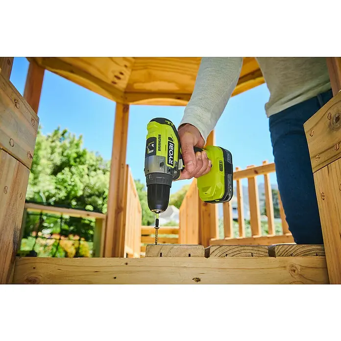 Ryobi ONE+ Taladro atornillador percutor de batería R18PD5-0 - 18 V, Sin batería, Número de revoluciones de marcha en vacío: 0 r.p.m. - 1.400 r.p.m. - Producto en uso