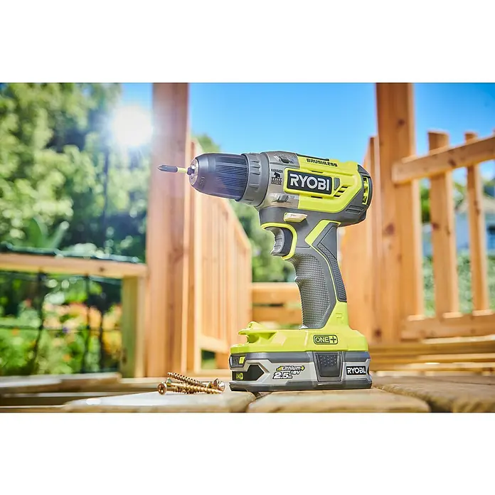 Ryobi ONE+ Taladro atornillador percutor de batería R18PD5-0 - 18 V, Sin batería, Número de revoluciones de marcha en vacío: 0 r.p.m. - 1.400 r.p.m. - Foto ambiente