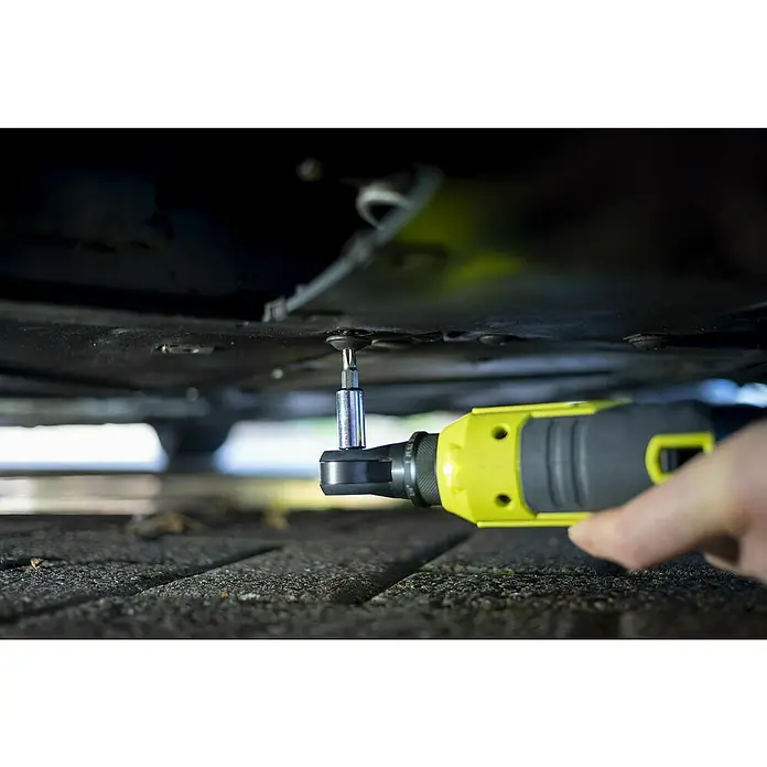 Ryobi ONE+ Akku-Ratschenschrauber R18RW2-0 - 18 V, Ohne Akku, ¼″, 60 Nm - Anwendungsbeispiel