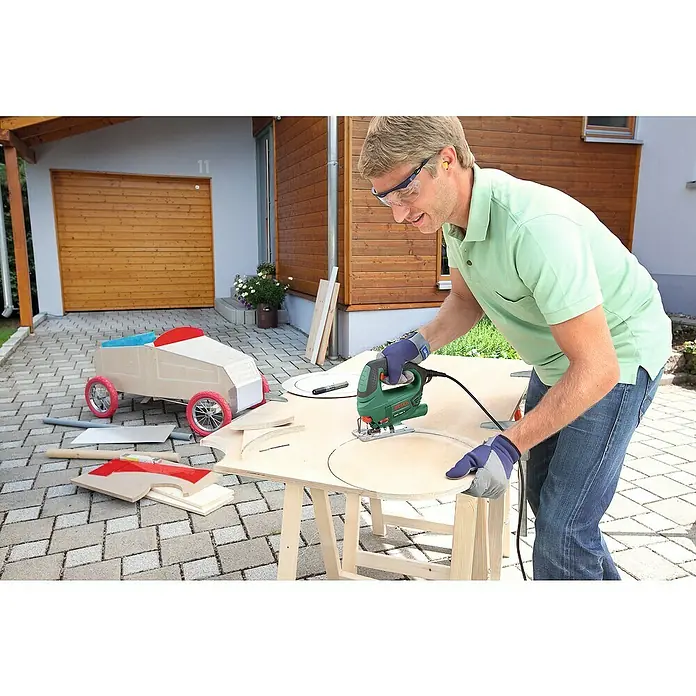 Bosch Stichsäge PST 700 E - 500 W, 500 Hübe/min - 3.100 Hübe/min - Anwendungsbeispiel