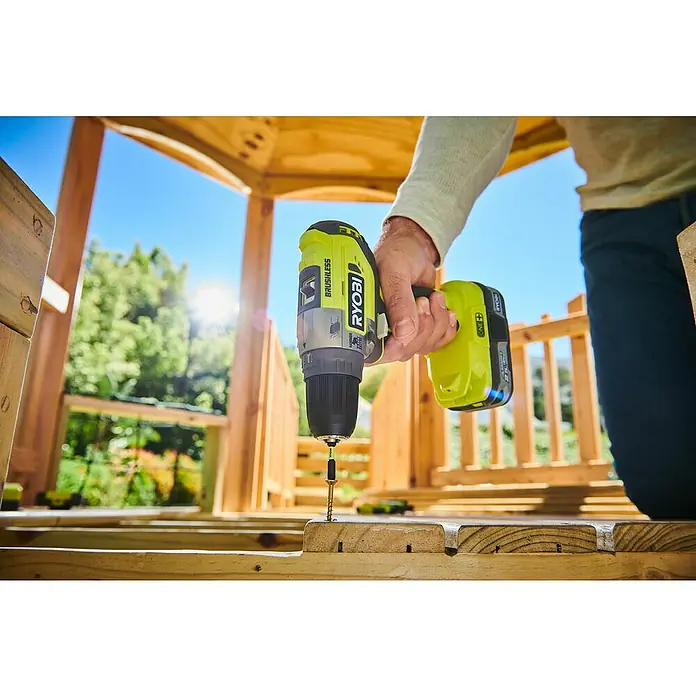 Ryobi ONE+ Taladro atornillador percutor de batería R18PD5-0 - 18 V, Sin batería, Número de revoluciones de marcha en vacío: 0 r.p.m. - 1.400 r.p.m. - Producto en uso