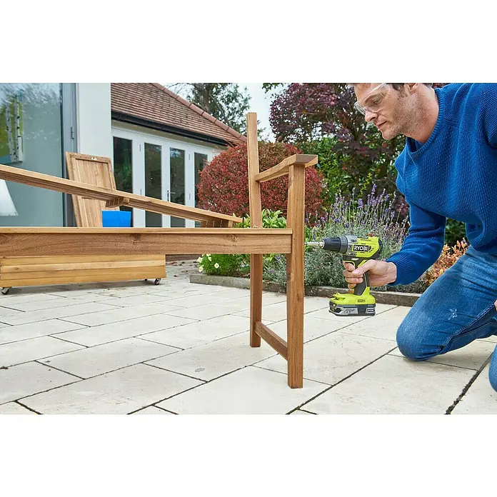 Ryobi ONE+ Taladro atornillador percutor de batería R18PD5-0 - 18 V, Sin batería, Número de revoluciones de marcha en vacío: 0 r.p.m. - 1.400 r.p.m. - Producto en uso