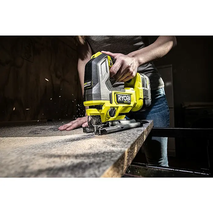 Ryobi ONE+HP Akku-Stichsäge RJS18X-0 Performance - 18 V, Ohne Akku, Leerlaufhubzahl: 800 - 3.400 Hübe/min - Anwendungsbeispiel