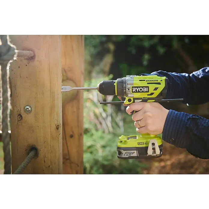 Ryobi ONE+ Akku-Schlagbohrschrauber R18PD7-0 - 18 V, Ohne Akku, Leerlaufdrehzahl: 0 U/min - 1.800 U/min - Anwendungsbeispiel