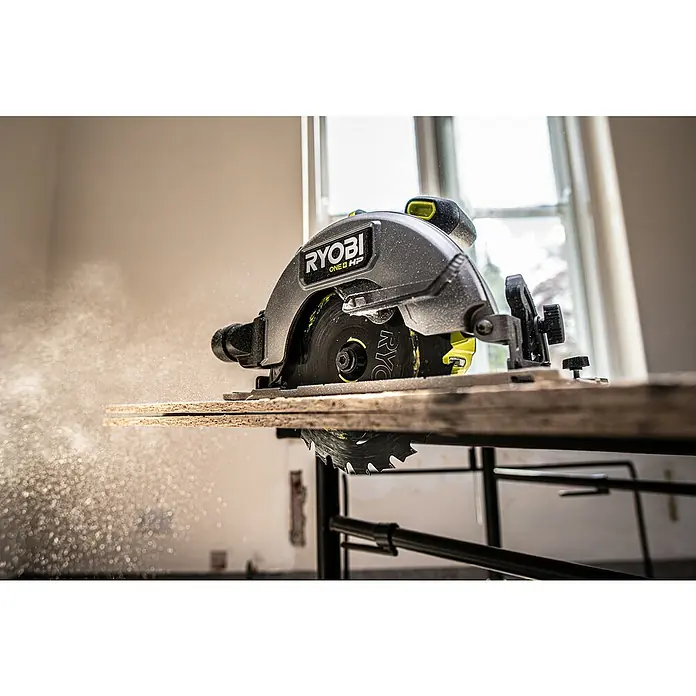 Ryobi ONE+HP Akku-Handkreissäge RCS18X-0 Performance - 18 V, Ohne Akku, 4.500 U/min - Stimmungsaufnahme