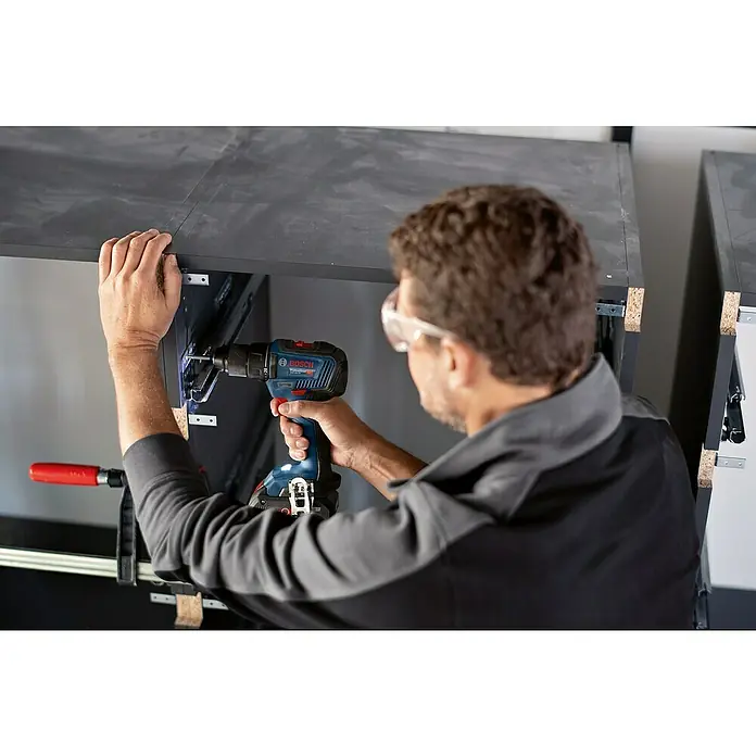 Bosch Professional Akku-Bohrschrauber GSR 18V-55 - 18 V, Ohne Akku, Leerlaufdrehzahl: 0 U/min - 1.800 U/min, Kunststoffkoffer - Anwendungsbeispiel