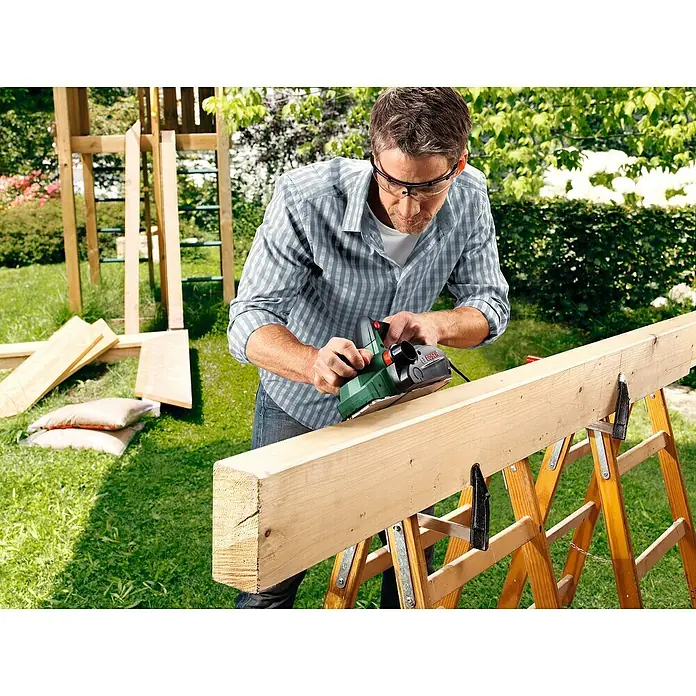 Bosch Handhobel PHO 2000 - 680 W, Hobeltiefe: 0 mm - 2 mm, 19.500 U/min - Anwendungsbeispiel