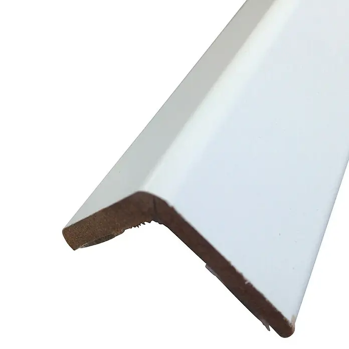 Rufete Perfil de esquina adhesivo MDF - L x An x Al: 2,6 m x 40 mm x 40 mm, MDF, Blanco - Primer plano