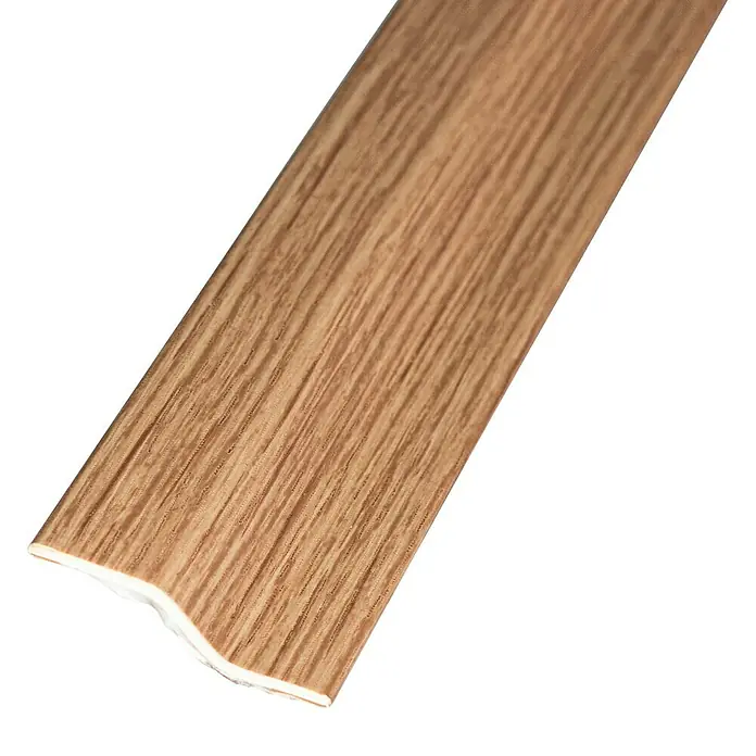 Rufete Perfil de desnivel PVC - 1 m x 37 mm x 11 mm, Roble miel, PVC - Primer plano