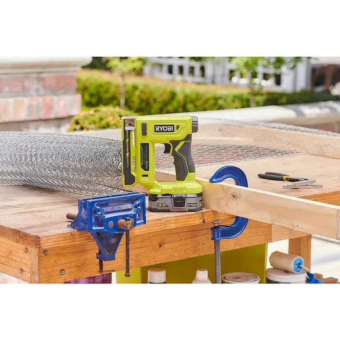 Ryobi ONE+ Akku-Tacker R18ST50-0 - 18 V, Li-Ionen, Anzahl Akkus: Ohne Akku - Stimmungsaufnahme