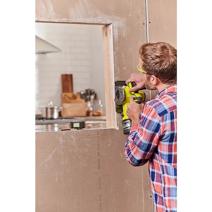 Ryobi ONE+ Akku-Tauchsäge R18MMS-0 - 18 V, Ohne Akku, Leerlaufdrehzahl: 4.250 U/min - Anwendungsbeispiel