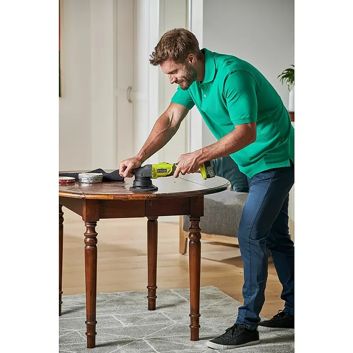 Ryobi ONE+ Akku-Exzenterschleifer R18P-0 - 18 V, Ohne Akku, 125 mm - Anwendungsbeispiel