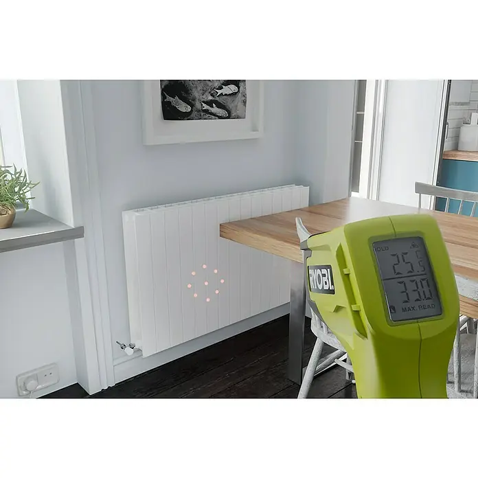 Ryobi Infrarot-Thermometer RBIRT08 - Messbereich: -50 °C bis +500 °C - Anwendungsbeispiel