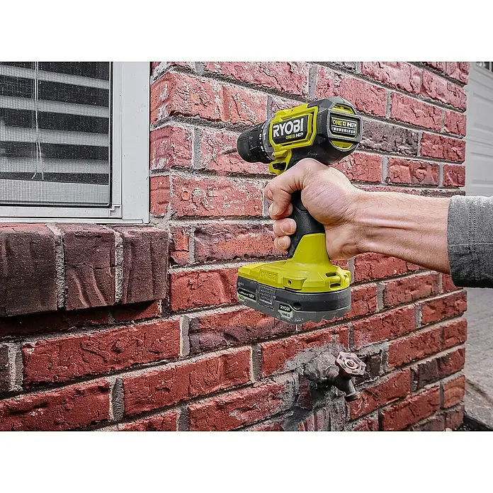 Ryobi ONE+ Akku-Schlagbohrschrauber-Set RPD18C-320S - 18 V, 2 Ah, 2 Akkus, Leerlaufdrehzahl: 0 U/min - 1.700 U/min - Anwendungsbeispiel