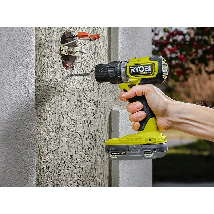 Ryobi ONE+ Akku-Schlagbohrschrauber-Set RPD18C-320S - 18 V, 2 Ah, 2 Akkus, Leerlaufdrehzahl: 0 U/min - 1.700 U/min - Anwendungsbeispiel