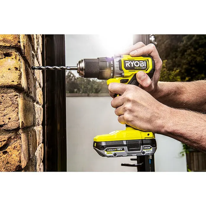 Ryobi ONE+ Akku-Schlagbohrschrauber-Set RPD18C-320S - 18 V, 2 Ah, 2 Akkus, Leerlaufdrehzahl: 0 U/min - 1.700 U/min - Anwendungsbeispiel