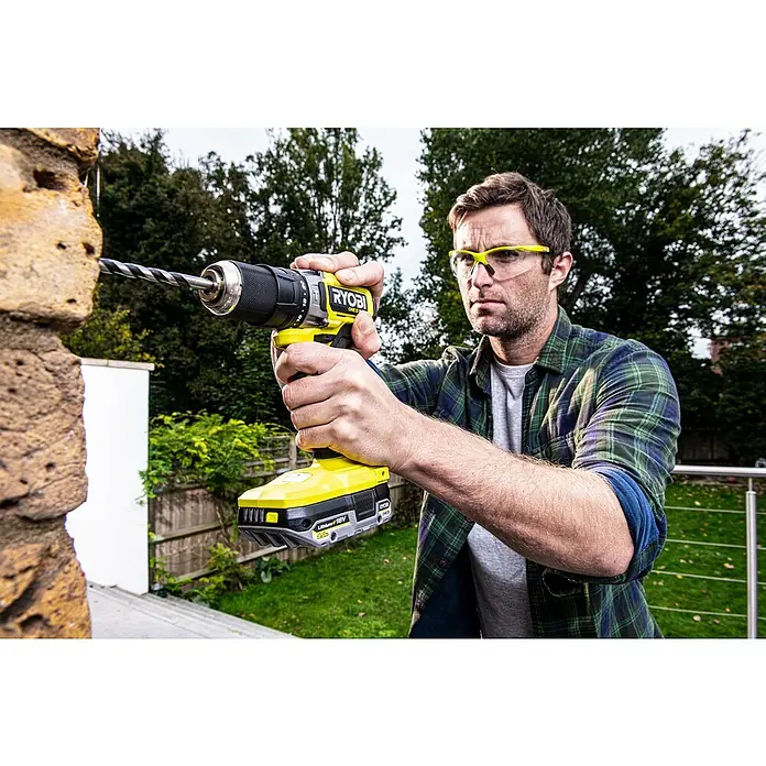 Ryobi ONE+ Akku-Schlagbohrschrauber-Set RPD18C-320S - 18 V, 2 Ah, 2 Akkus, Leerlaufdrehzahl: 0 U/min - 1.700 U/min - Anwendungsbeispiel