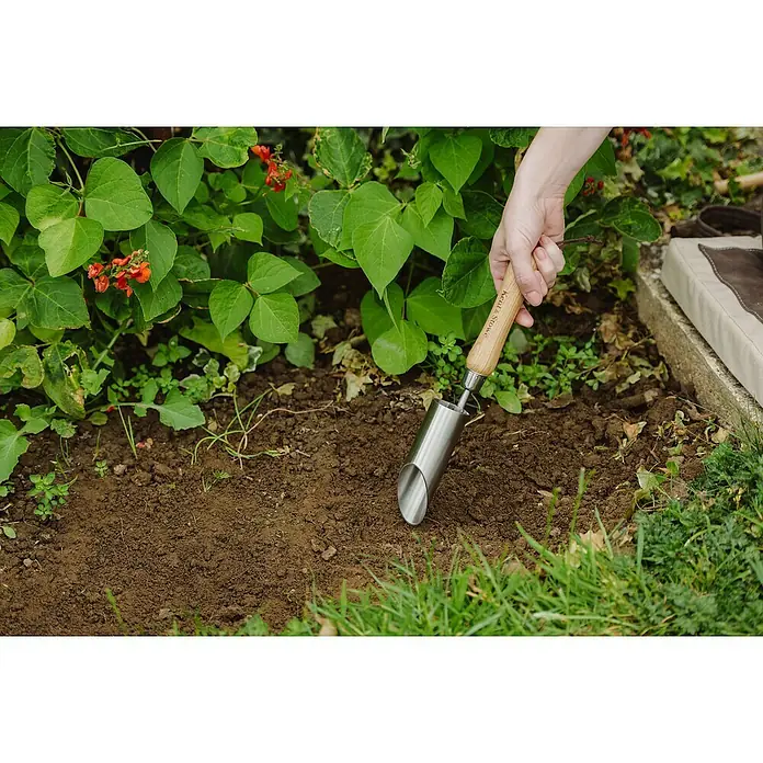 Kent & Stowe Hand-Blumenzwiebelpflanzer - Durchmesser: 4 cm - Anwendungsbeispiel