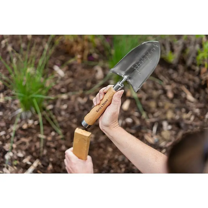 Kent & Stowe Blumenkelle - 32 cm - Anwendungsbeispiel