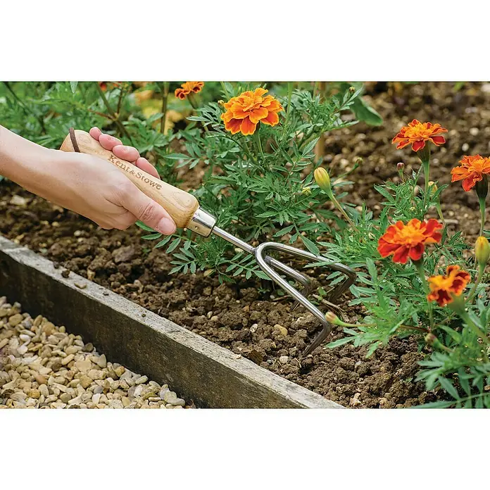 Kent & Stowe Hand-Kleingrubber - Anzahl Zinken: 3 - Anwendungsbeispiel