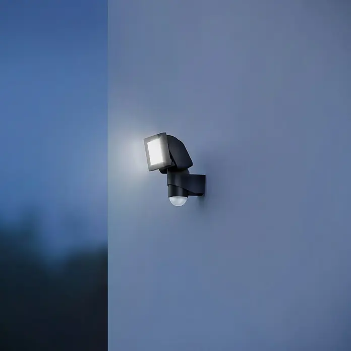 Steinel LED senzorski reflektor LS 150 - Boja: Crne boje, Boja svjetla: Neutralno bijelo, IP44 - Živopisni prikaz